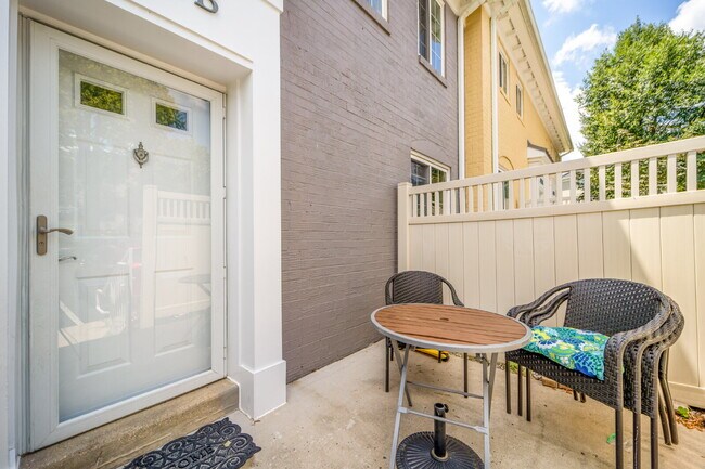 Photo - Charming Townhome with Unbeatable Amenities Unit B