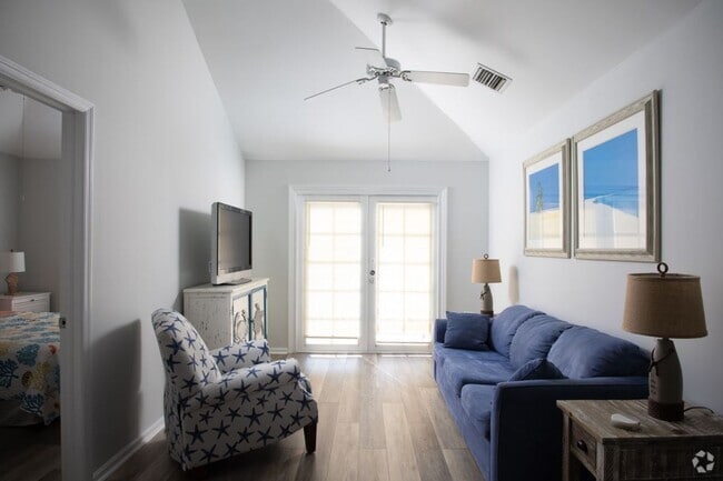 Building Photo - Rare Summer-Fall Rental Opportunity in the...