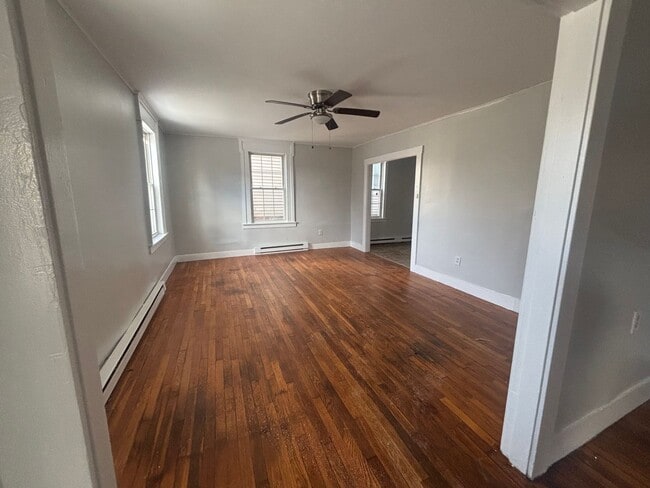 Building Photo - Spacious 4-Bedroom, 2-Bath Townhouse in Downtown Ware, MA Unit 5