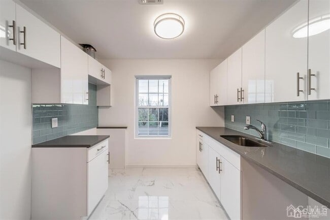 Photo - 875 Port Reading Ave Unit 2A