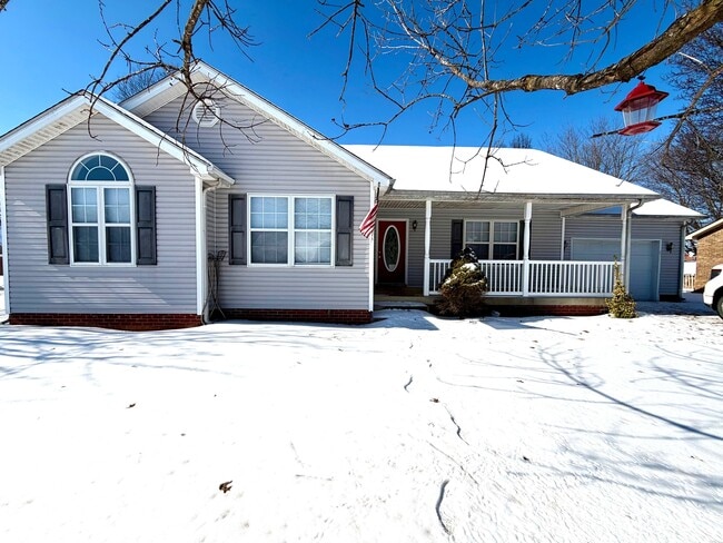 Building Photo - 100 Fairway Hill