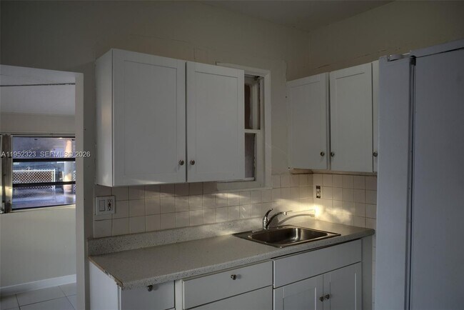 Photo - 43 SW 11th St Unidad W