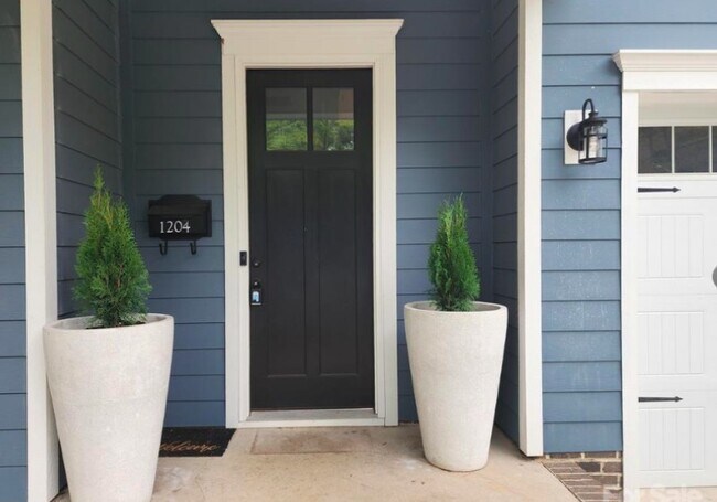 Photo - 1204 Louise Ave