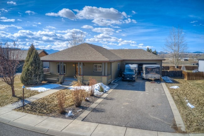Photo - 32 E Clara Ct