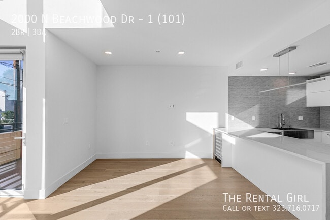 Photo - 2000 Beachwood Dr