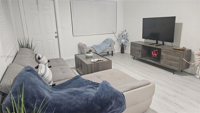 Photo - 1831 NE 56th St Unit A