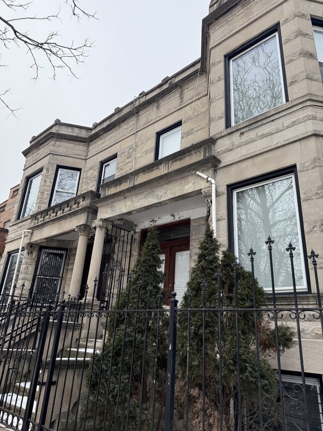 Building Photo - 2306 S Marshall Blvd Unit 1