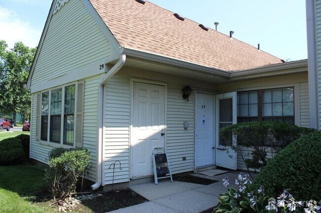 Building Photo - 29 Wycoff Way E Rental