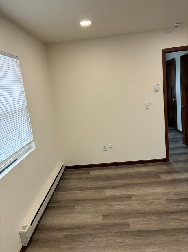 Photo - 806 8th Ave NW Unidad Upper Level