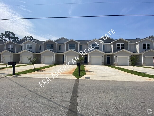 Building Photo - Just 2 miles from Hurlburt Field AFB! Rental