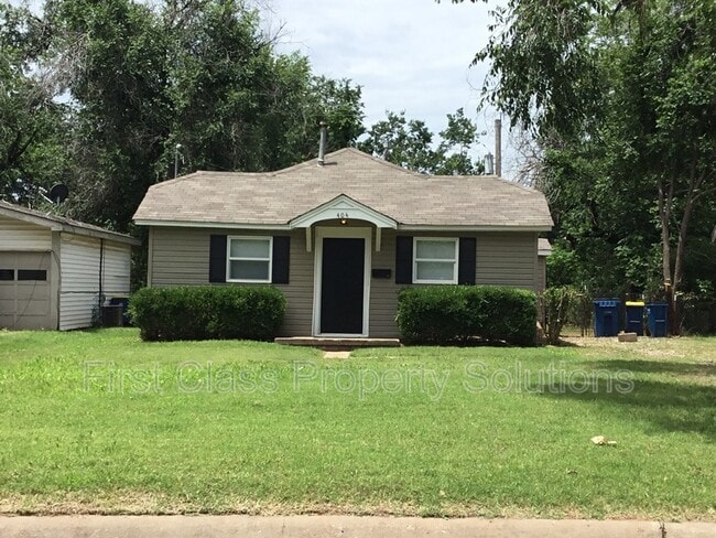 Building Photo - 404 S Burdick St