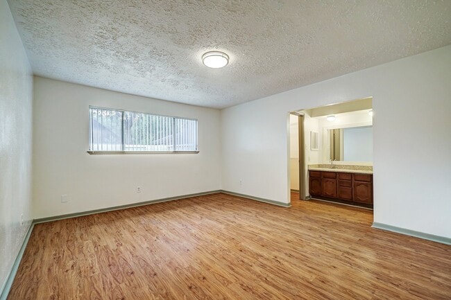 Photo - 1906 Iron Ridge