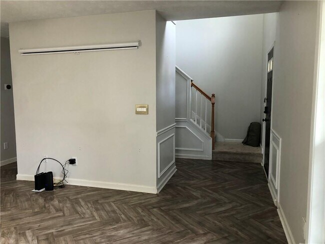 Photo - 370 Manor Glen Dr