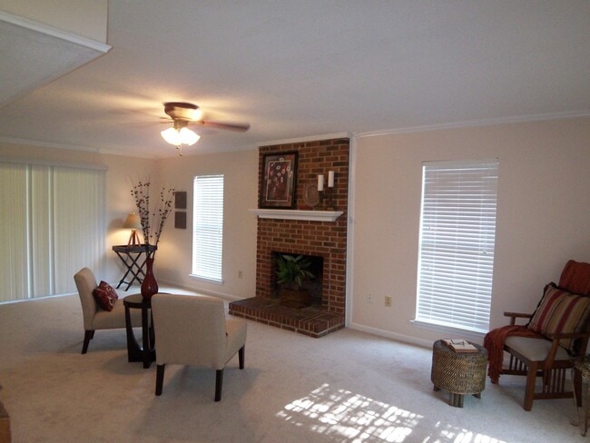 Photo - 2 Story Home on Cul De Sac Lot!!