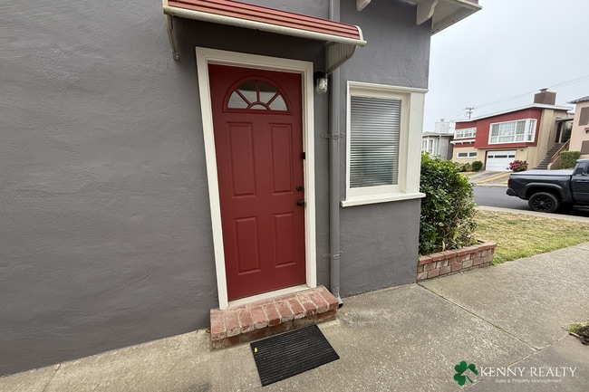 Building Photo - Spacious 1-Bedroom Lower-Level Apartment with Private Patio