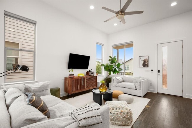 Photo - 6013 Florencia Ln