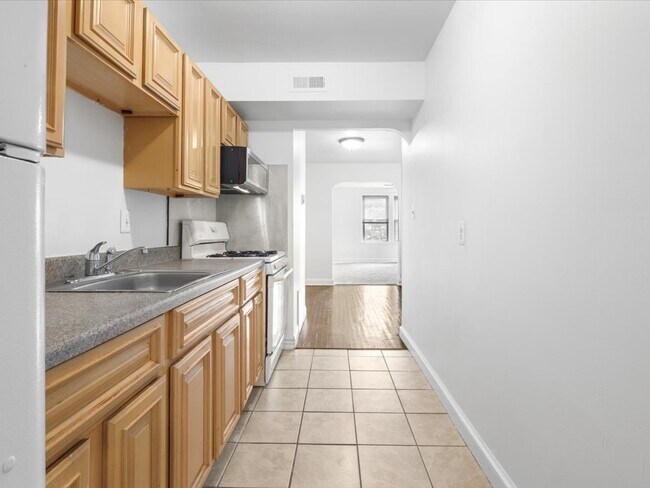 Photo - 305 34th St SE