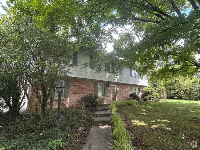 Building Photo - 1588 Overhill Rd Rental