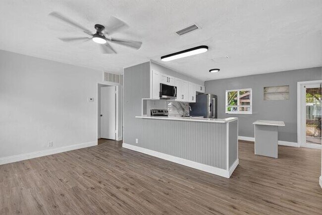 Photo - 540 NE 61st St