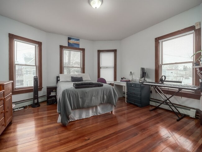 Photo - 318 Beacon St