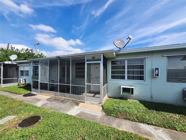 Photo - 2211 Lincoln St Unit 9