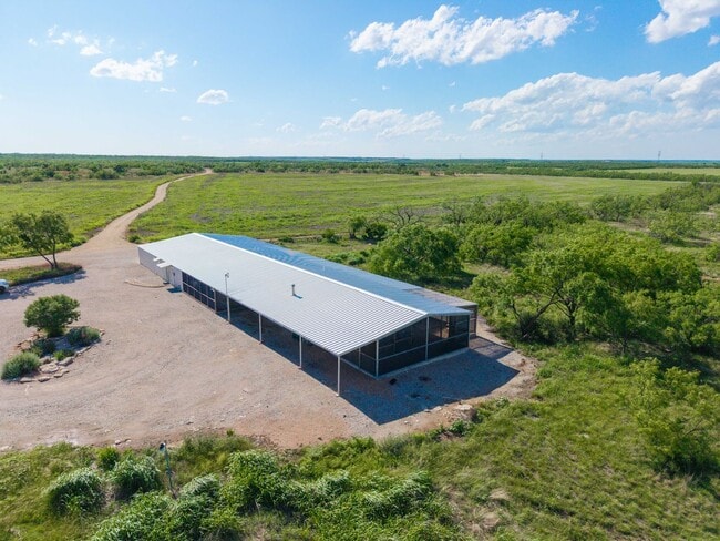 Building Photo - Large Country Home on Acreage with Access to Fishing
