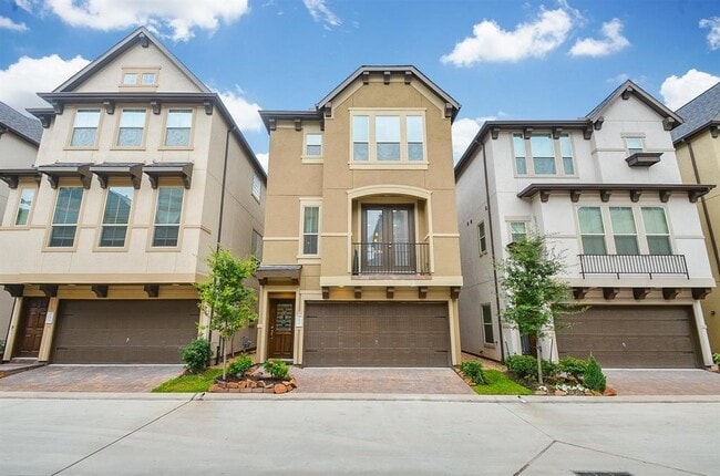 Building Photo - 10014 Spring Shadows Park Cir