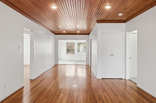 Photo - 2007 Montclaire St