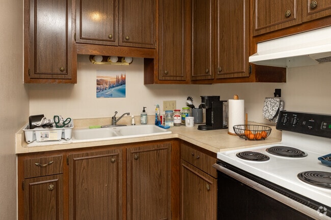 2BR, 1BA - 865SF - Kitchen