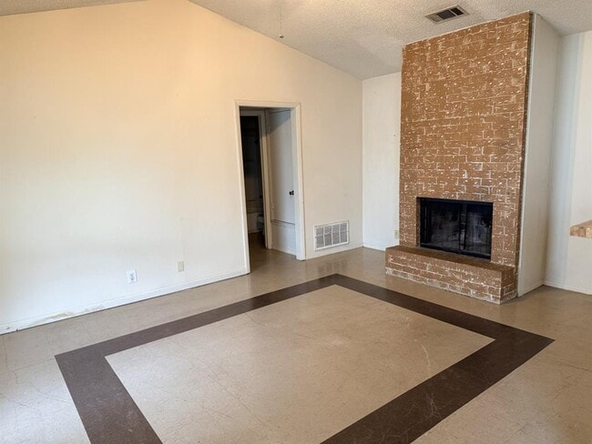 Photo - 817 Lloyd Ln
