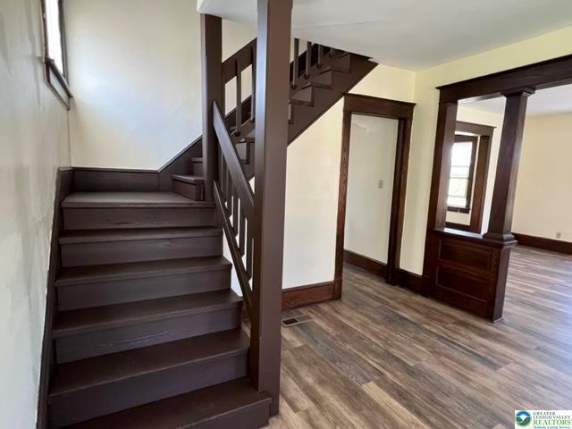 Photo - 165 E Brown St