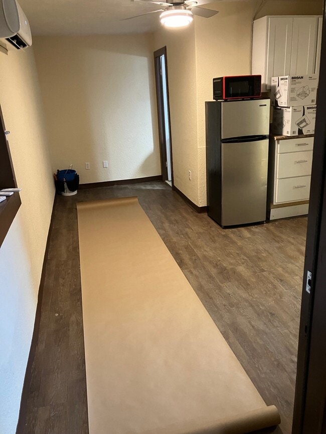 Photo - 101 E 6th St