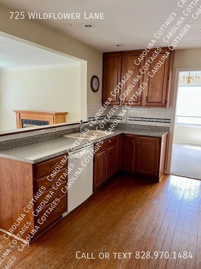 Photo - 725 Wildflower Ln