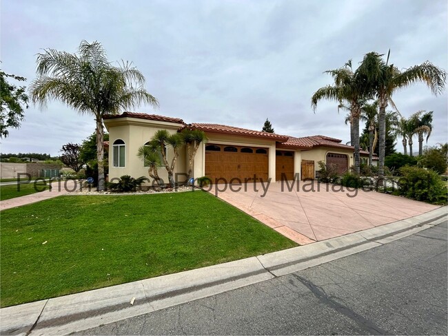 Building Photo - Gorgeous 2 Bed/2.5 Bath + Office w/ Lake V... Rental