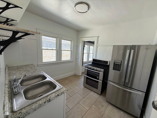 12521-12523 Locke Ave