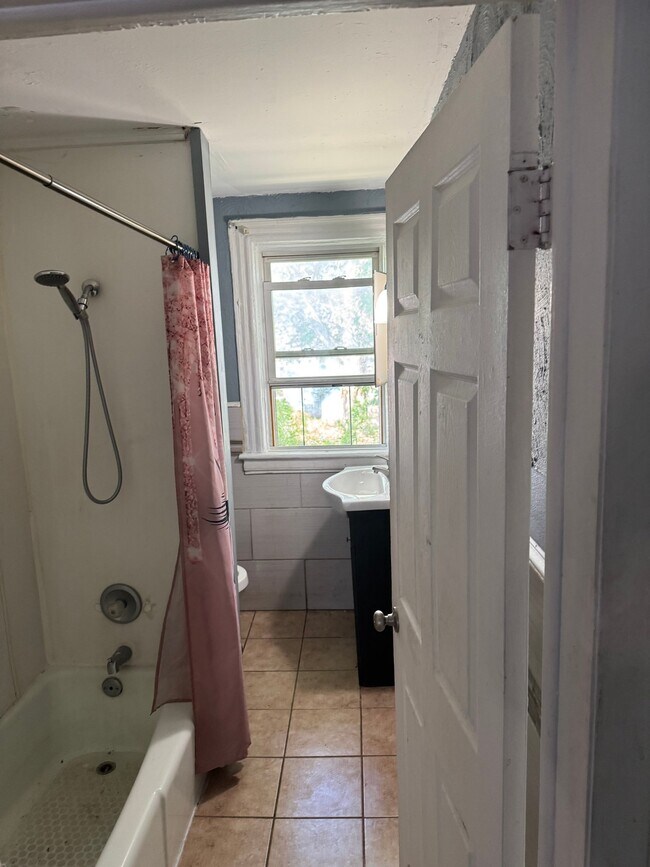 1209 Congress St Unit 6 (3 rd floor)
