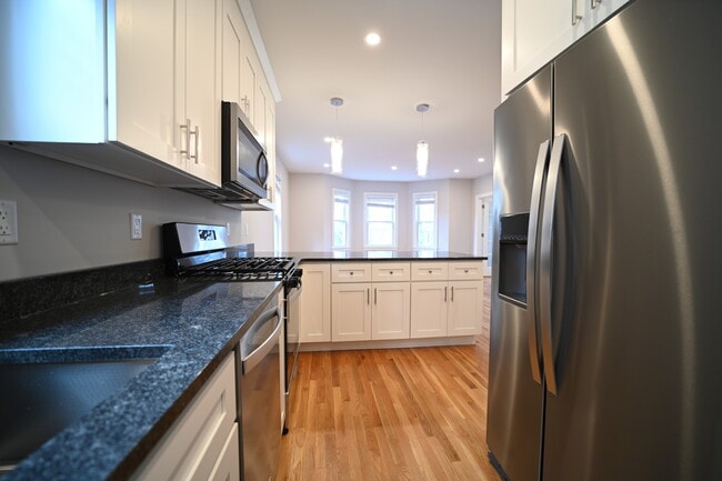 Building Photo - 19 Roberts St Unit 3
