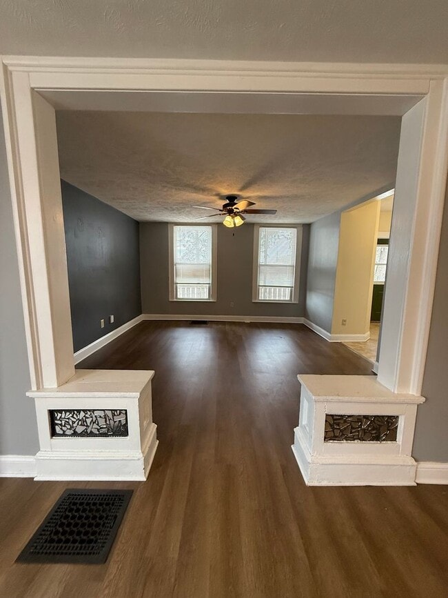 Photo - Spacious 4-Bedroom Home with Huge Fenced Backyard!