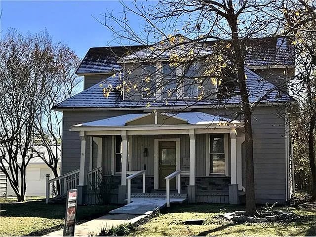 Photo - 915 W 5th St