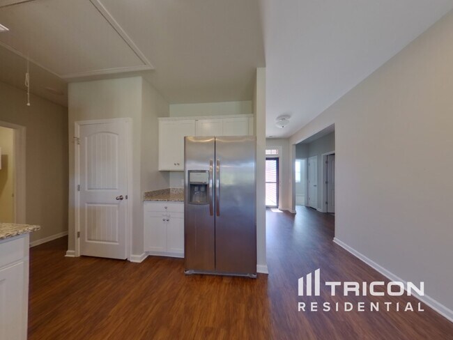 Photo - 805 Foxdale Dr