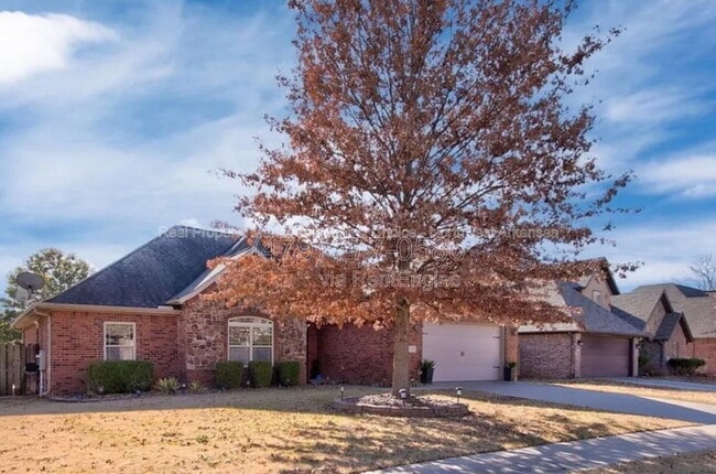 Building Photo - 2006 W Morter Pl