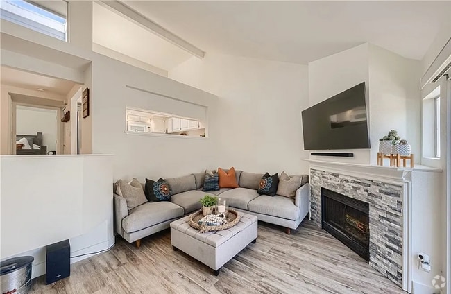 Building Photo - "Chic Coastal Living: Spacious 1-Bedroom C... Unit #18 Rental