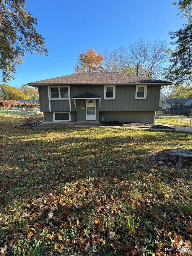 Building Photo - Large 4 bed in Liberty Rental