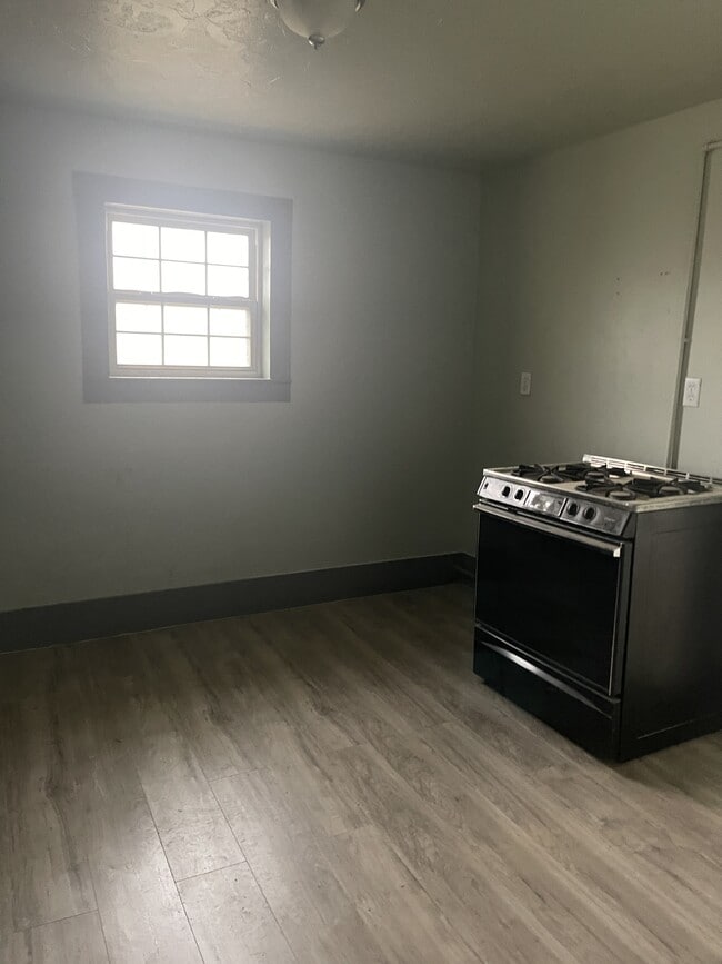 Photo - 305 Bayless St