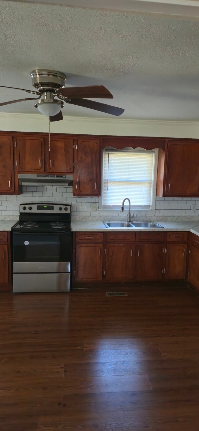 Photo - 133 Kings Ct Dr