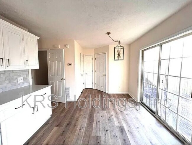 Photo - 400 Barrington Way