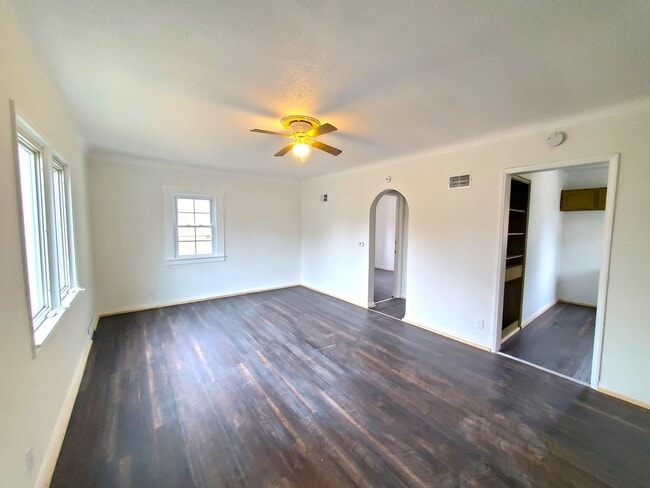 Photo - 306 Charles St