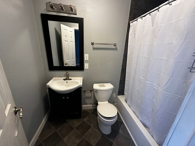 Photo - 2704 Mary St