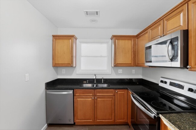 Photo - Charming 2BR Duplex in Hendersonville