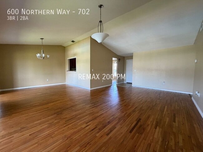 Photo - 600 Northern Way